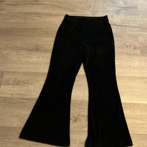 Aeries woman, corduroy pants. Selling it because it's too long for me.